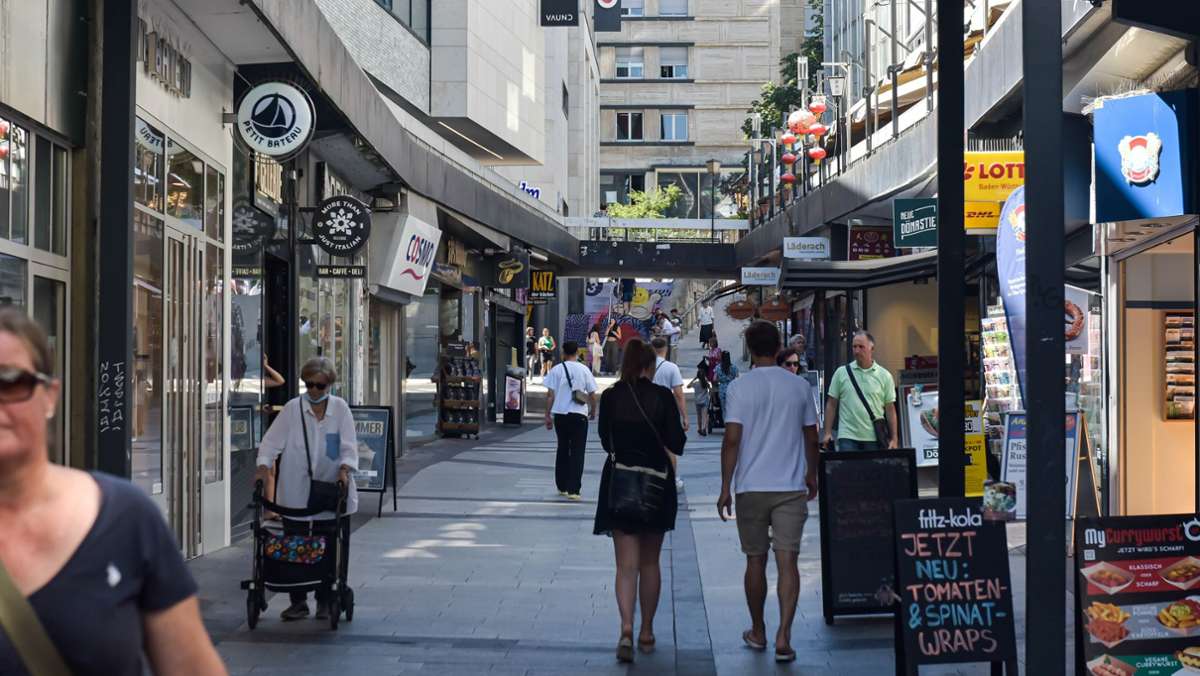 Überfall in Stuttgart: Bewaffnete Jugendliche überfallen Tabakladen an der Schulstraße
