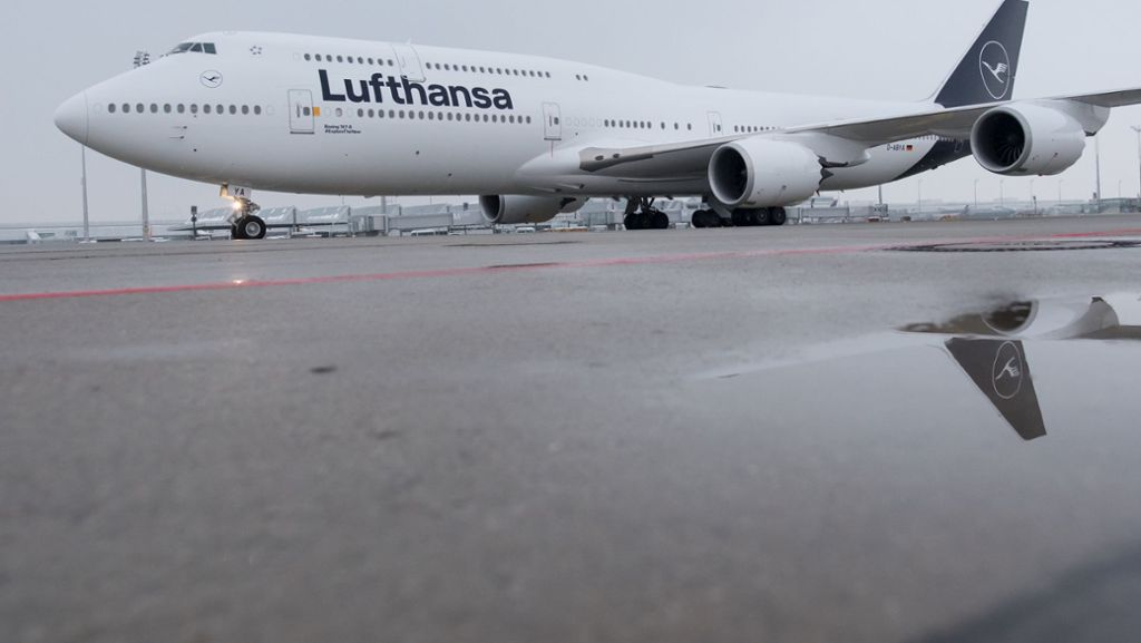  Die Lufthansa streicht den Direktflug zwischen Berlin und New York. Die Verbindung hatte die Lufthansa von der insolventen Air Berlin übernommen. 