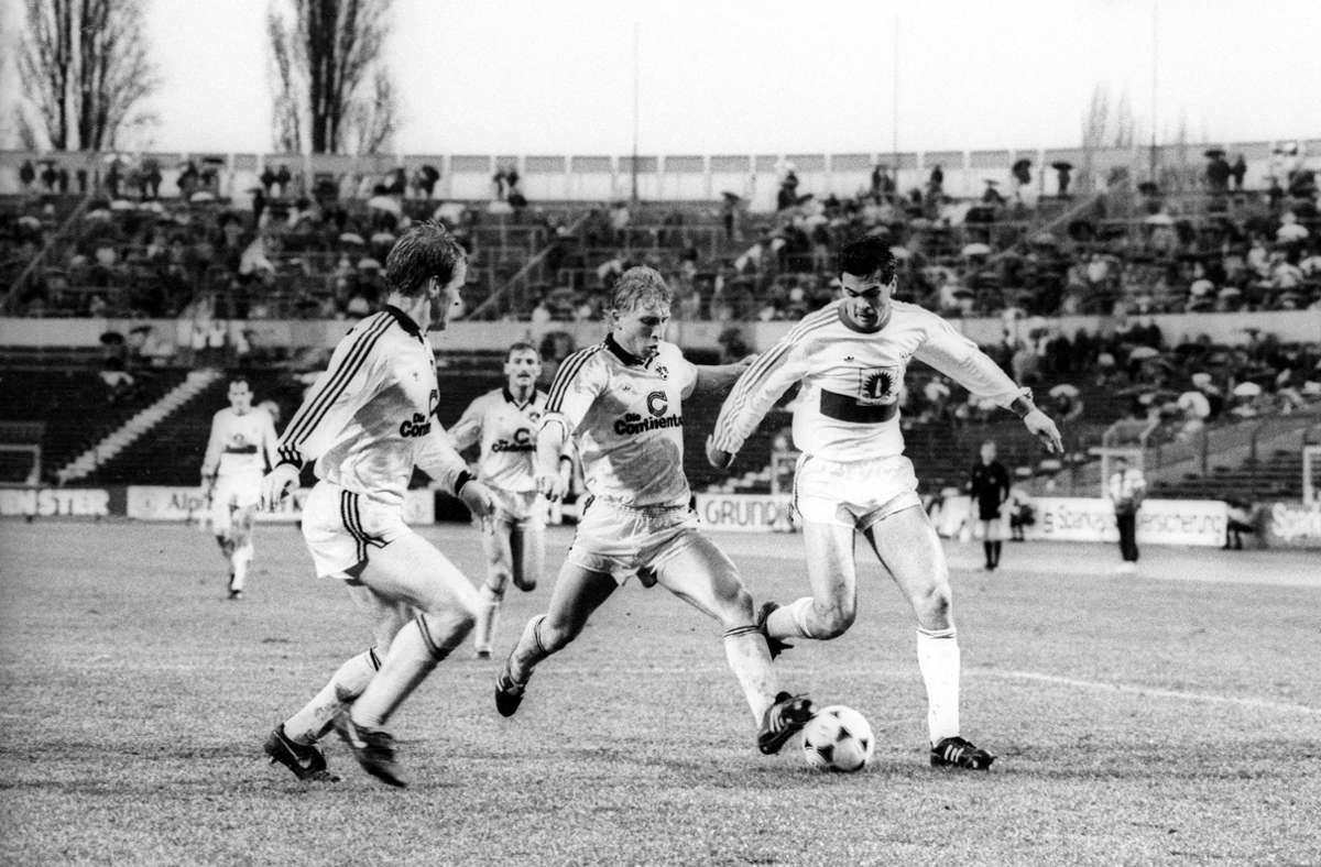 Auf Platz acht befindet sich Gerhard Poschner. Nach seinem Debüt am 15.8.1987 gegen Borussia Dortmund (6:0) entwickelte er sich gut – er absolvierte in seiner Laufbahn, die ihn auch nach Spanien führte, bis zum Karriereende 2004 insgesamt 290 Bundesligaspiele für den VfB, Borussia Dortmund und 1860 München.
