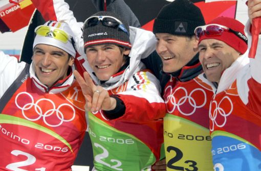 Lang ist es her: Die Gold-Staffel von den Spielen 2006 in Turin mit Ricco Groß, Michael Rösch, Sven Fischer und Michael Greis (v.li.) Foto: dpa/Bernd Thissen