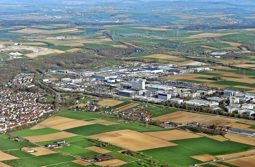 Begehrter Acker: Oberhalb des Bosch-Firmengeländes bis zum Bahngleis will sich Porsche auf 15 Hektar ansiedeln. Foto: Kuhnle/Archiv