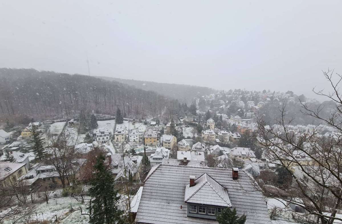 Am Vormittag setzte in Stuttgart heftiger Schneefall ein und bescherte ein erstes Wintererlebnis.