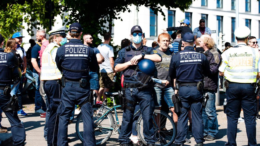 Corona-Demo in Stuttgart: Überfall-Opfer in Lebensgefahr