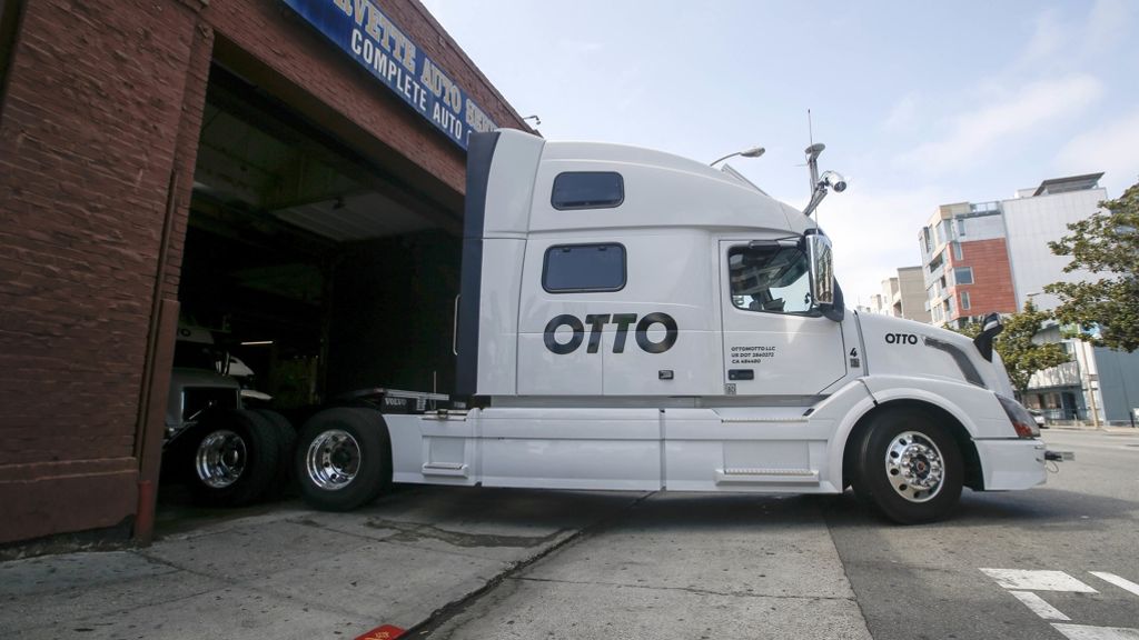 Uber feiert Weltpremiere: Roboter-Lastwagen transportiert 50 000 Dosen Bier