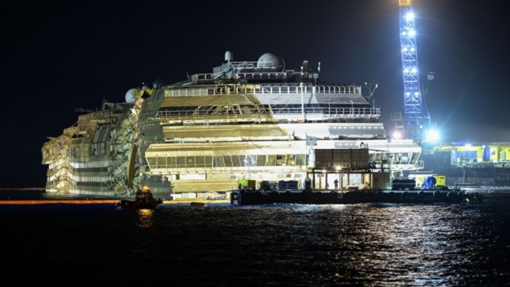 Zeitraffervideo zur „Costa Concordia“: Das Wrack steht wieder aufrecht
