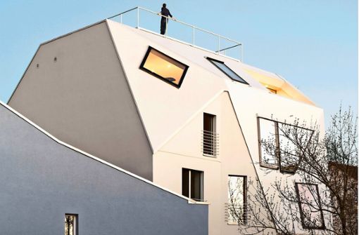 Ein Hinterhof wird zum  grandiosen Aussichtspunkt: Die Architekten von g2o haben ein Wohn- und Geschäftshaus in der Olgastraße aufgestockt und mit einer metallischen Haut überzogen. Klicken Sie sich durch unserer Bildergalerie. Foto: © Brigida González, Stuttgart/Brigida González