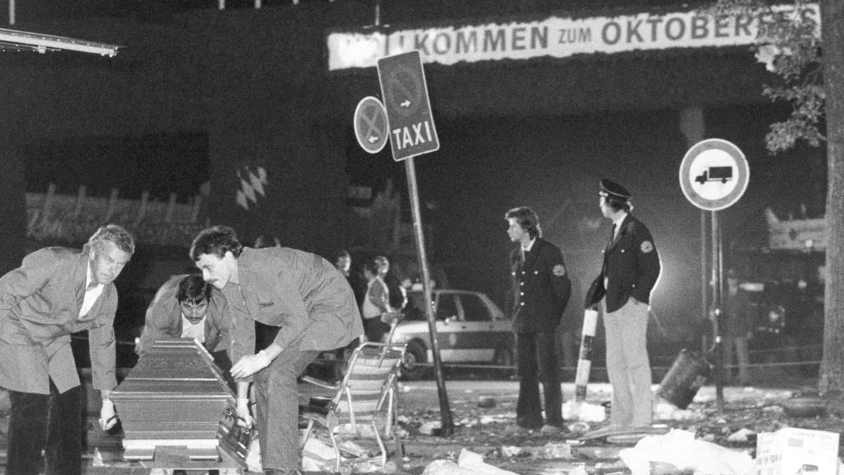  Vierzig Jahre nach dem Oktoberfestattentat in München stellt die Bundesanwaltschaft die Ermittlungen ein. Klar ist immerhin: Der 21-jährige Täter handelte aus rechtsextremistischer Motivation. 