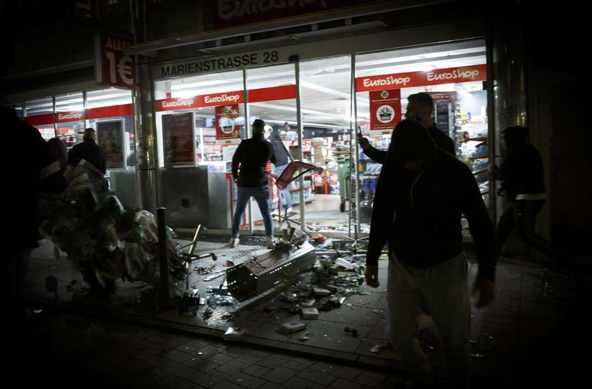 Die Plünderungen in der Nacht zum Sonntag werden von Politikern scharf verurteilt. Foto: Lichtgut/Julian Rettig