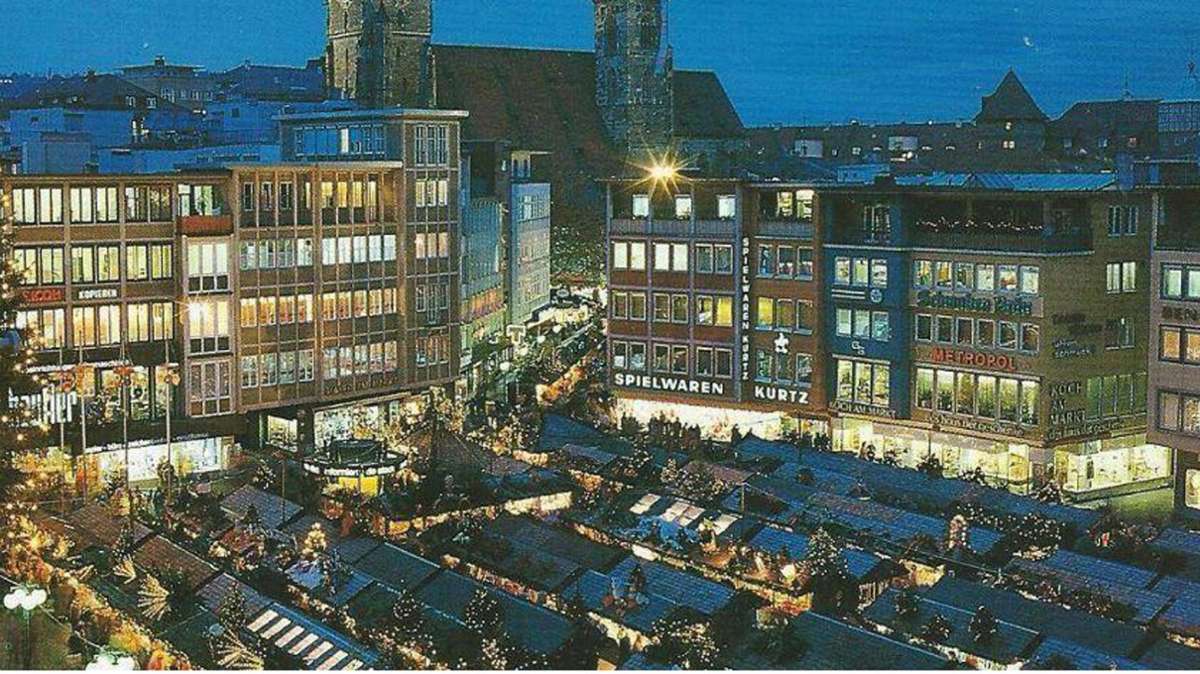 Blick auf den weihnachtlichen Marktplatz in den 1970ern.