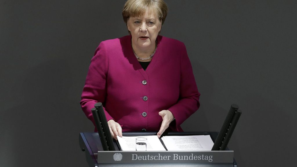  Bundeskanzlerin Angela Merkel bekräftigt bei ihrer Regierungserklärung, dass der Islam zu Deutschland gehöre. Zuvor hatte sie bereits Innenminister Horst Seehofer widersprochen, dass dem nicht so sei. 