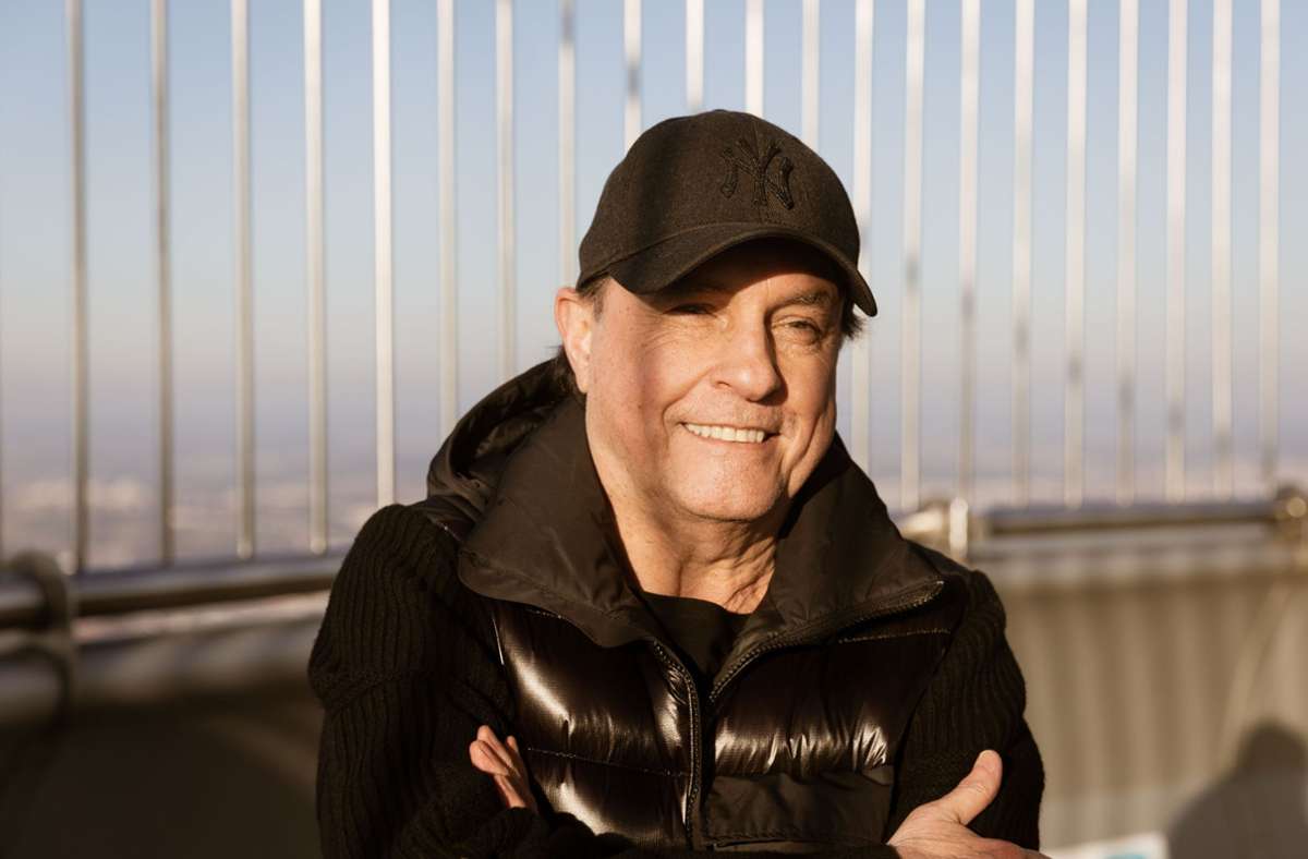 Der 67-jährige Peter Schilling auf dem Stuttgarter Fernsehturm