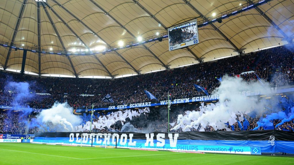  Erstmals im deutschen Fußball ist beim Spiel zwischen dem HSV und dem Karlsruher SC kontrolliert Pyrotechnik abgebrannt worden. Das Beispiel könnte Nachahmer finden. 