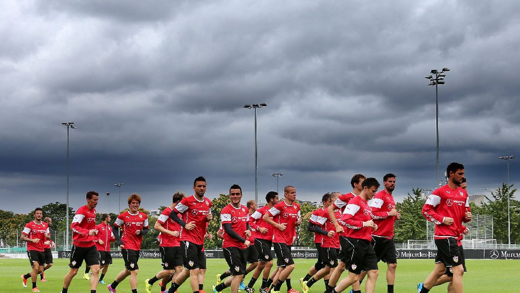 Bilder vom VfB-Training: Der graue Himmel entspricht nicht der Stimmung