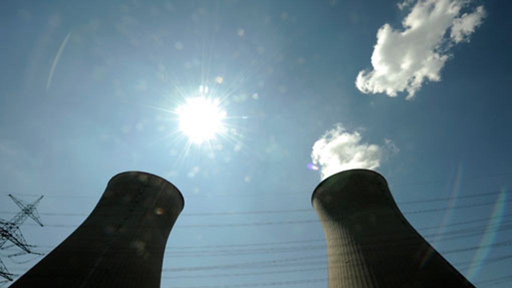 Neckarwestheim: Atomgegner auf AKW-Kühlturm