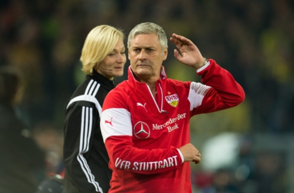 Nach dem 2:2 bei Borussia Dortmund äußerte sich auch VfB-Stuttgart-Trainer Armin Veh zur Entlassung von Sportvorstand Fredi Bobic:  Beim VfB ist die Situation ziemlich vergiftet. Es ist viel passiert in den Monaten, in denen ich da bin. Aber mehr kann und will ich nicht sagen. Foto: dpa
