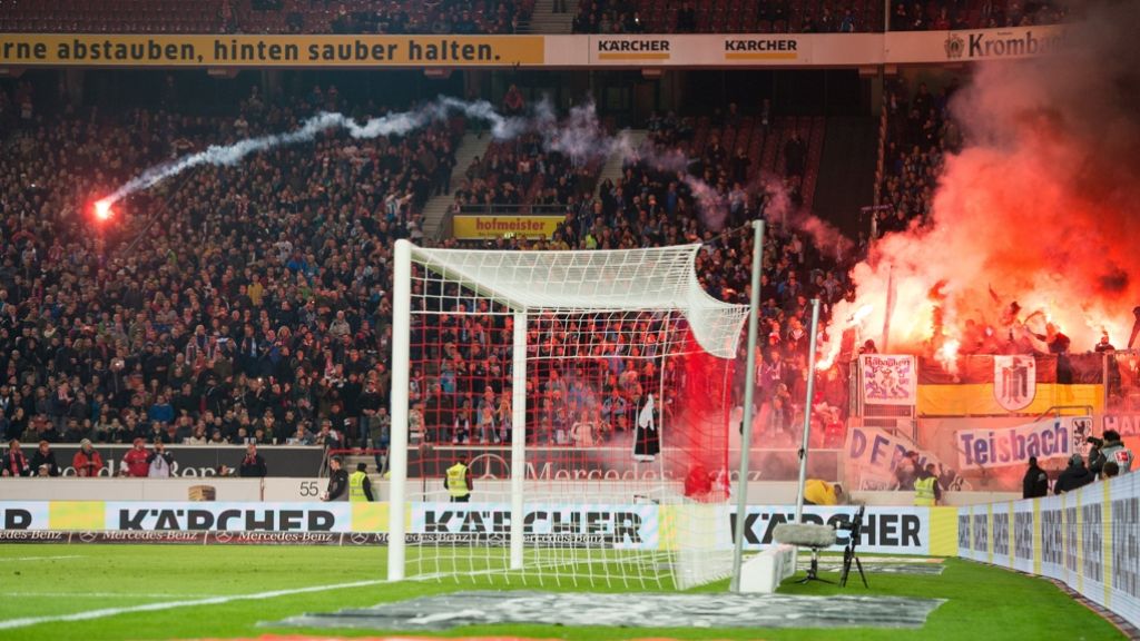 Fußball: FDP für Legalisierung von Pyrotechnik