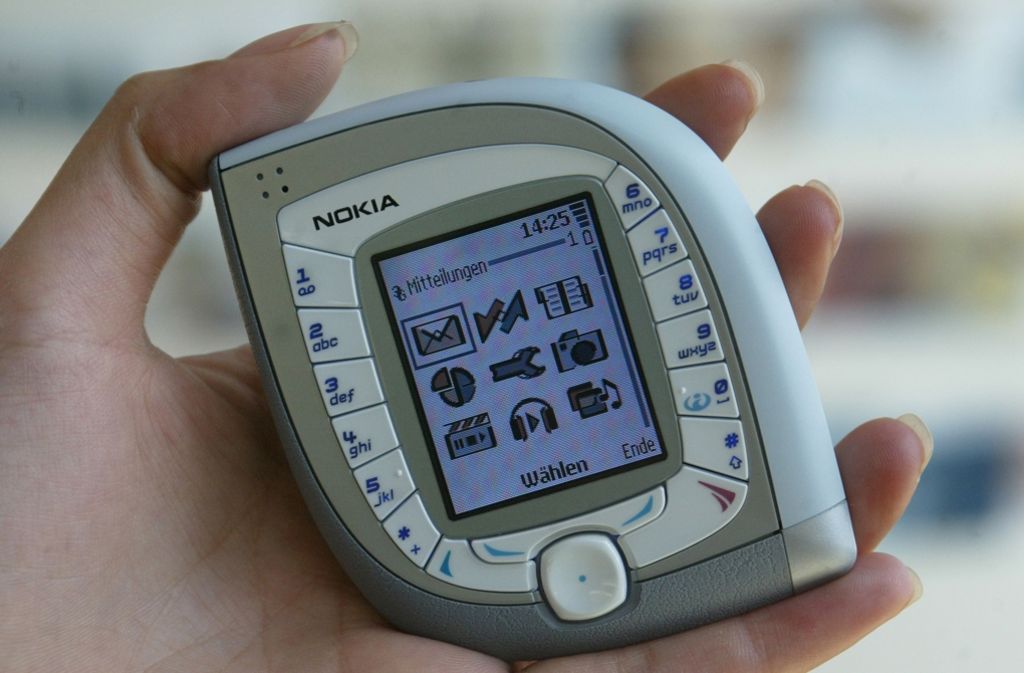 Ein echter Blickfang: Mit dem „Nokia 7600“ brachte Nokia 2004 das erste UMTS-Smartphone raus.