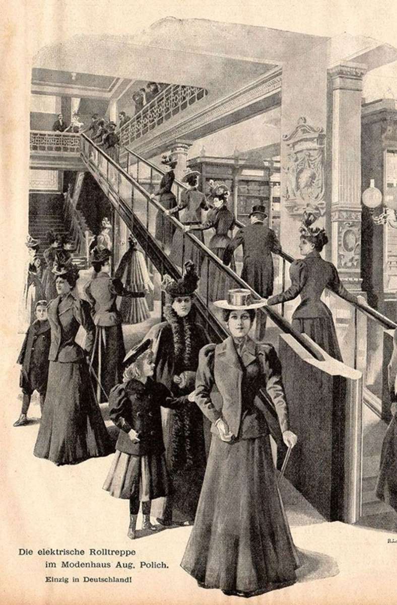 Eine baugleiche Stufenbahn wurde auf der Berliner Gewerbeausstellung 1896 betrieben .1898 ging ein „schräger Aufzug“ kurz vor Weihnachten 1898 im Kaufhaus Polich in Leipzig in Betrieb.