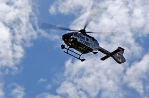 Tankstellenüberfall – Polizei sucht mit Hubschrauber nach Täter