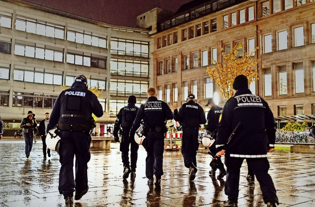 Erhöhtes Polizeiaufkommen im Innenhof der Universität in Freinburg – das soll so bleiben. Erst recht seit der Gruppenvergewaltigung Ende Oktober. Foto: dpa