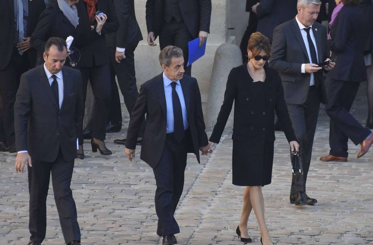 Carla Bruni und Nicolas Sarkozy 2018 bei der Beerdigung des Chansonniers Charles Aznavour in Paris