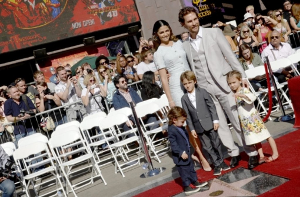 Matthew McConaughey und seine Frau Camila mit den drei Kindern. Der Oscar-Preisträger nennt jetzt auch einen Stern auf dem Hollywood Walk of Fame sein Eigen.