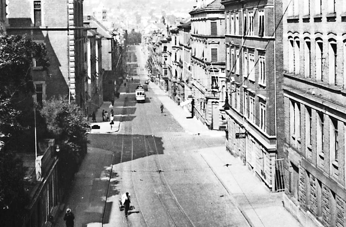 Blick in die Schwabstraße 1942. In dieser Gegend ist Lotte Schnurer aufgewachsen. Die Bildergalerie zeigt weitere Eindrücke aus Stuttgart-West in diesem Jahr.
