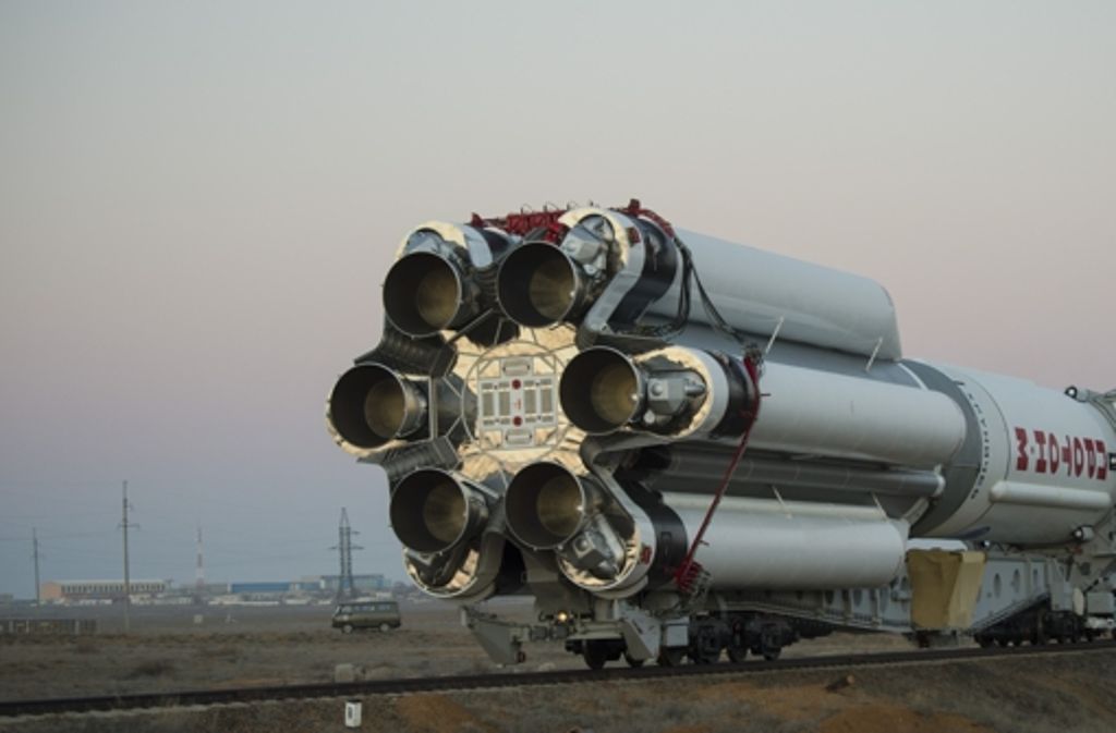 Die Proton-M-Rakete auf dem Weg zum Weltraumbahnhof.