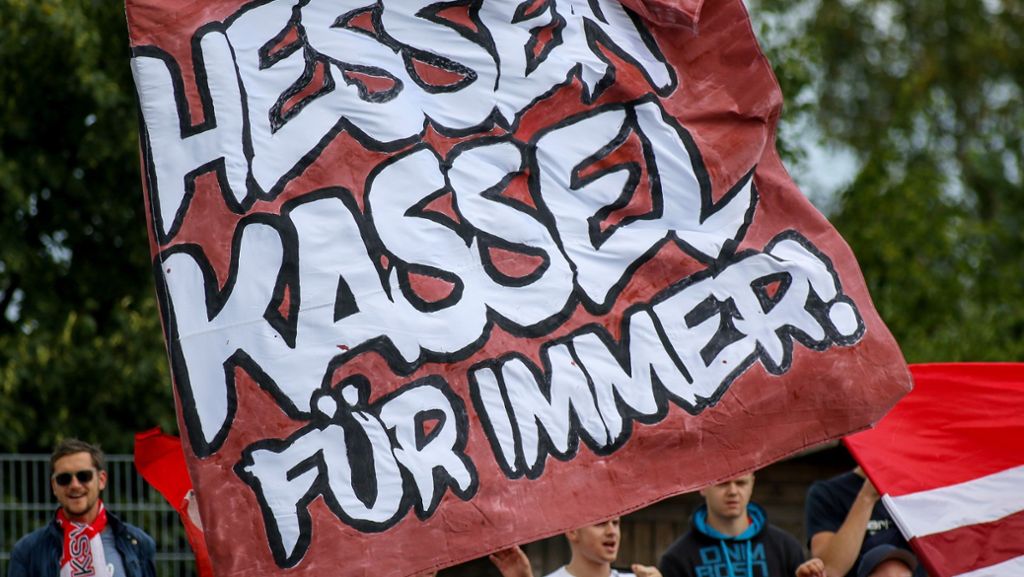 Traditionsclub fehlen 400.000 Euro: Fans von Hessen Kassel singen für Sponsoren