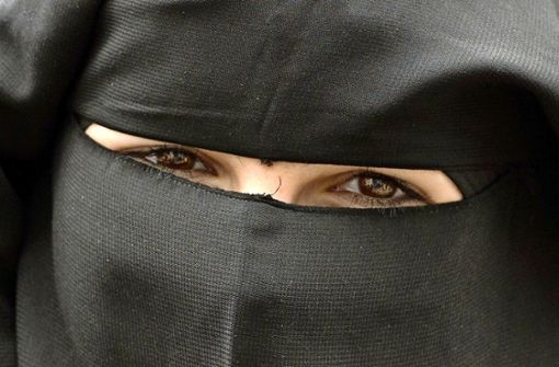 Der Niqab ist ein Schleier, der das  Gesicht vollständig bedeckt  und  nur die Augen freilässt. Foto: dpa
