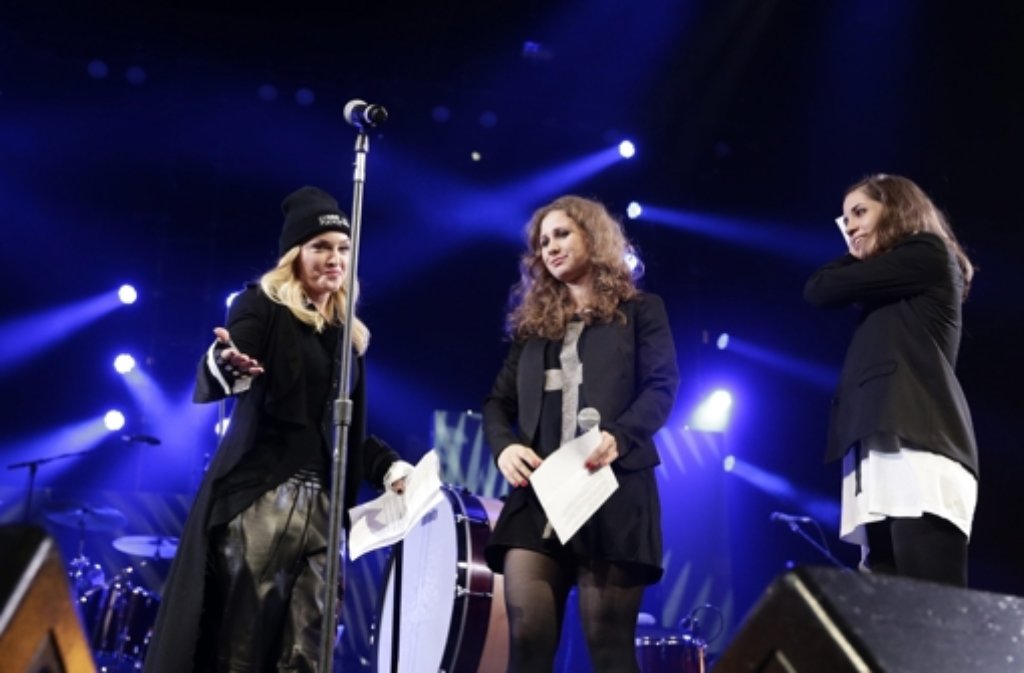 US-Popstar Madonna (links) mit den beiden Mitgliedern der russischen Punkrock-Band Pussy Riot, Maria Aljochina (Mitte) und Nadeschda Tolokonnikowa.