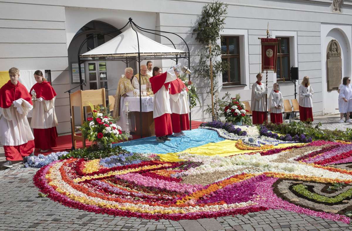 Der Altar vor dem Rathaus auf dem Schlossplatz.