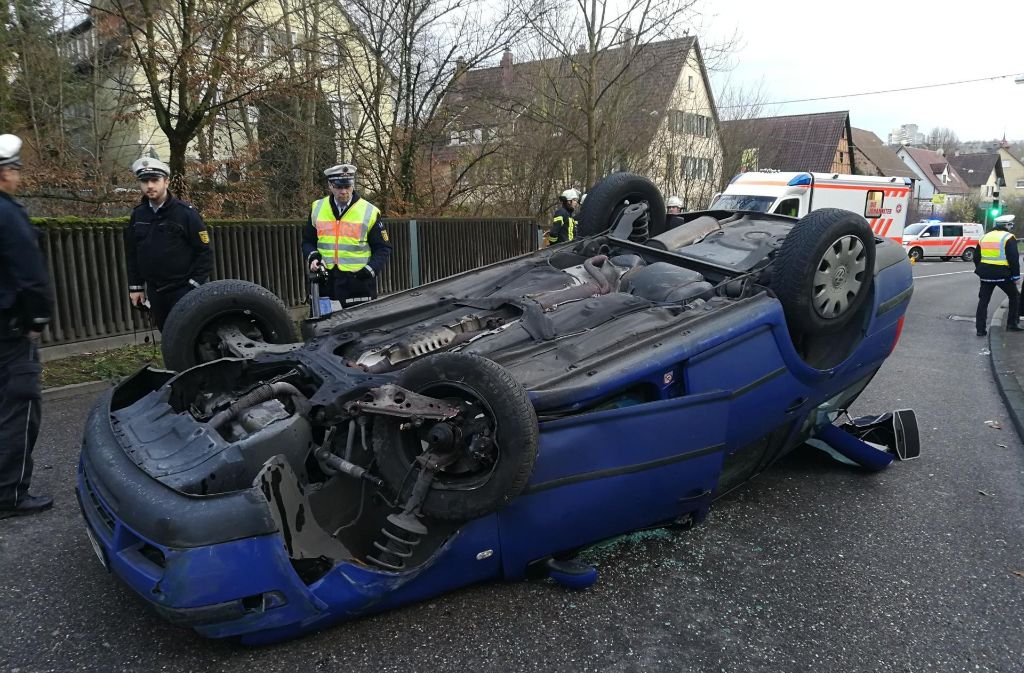 Zu einem spektakulären Unfall kam es am Mittwoch in Stuttgart-Mühlhausen.