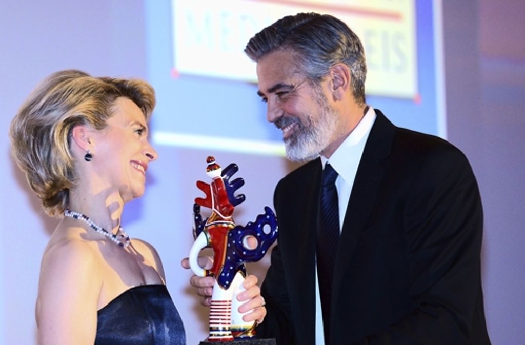 Für sein politisches Engagement wurde Clooney im Februar 2013 in Baden-Baden mit dem Deutschen Medienpreis ausgezeichnet, den ihm die damalige Bundesarbeitsministerin Ursula von der Leyen überreichte.