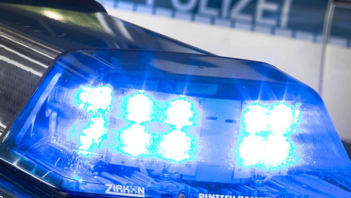Unfall in Stuttgart-Degerloch: Mann wird von Auto erfasst und schwer verletzt