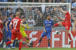 „Eintracht Frankfurt überrumpelt die Stuttgarter Kickers“