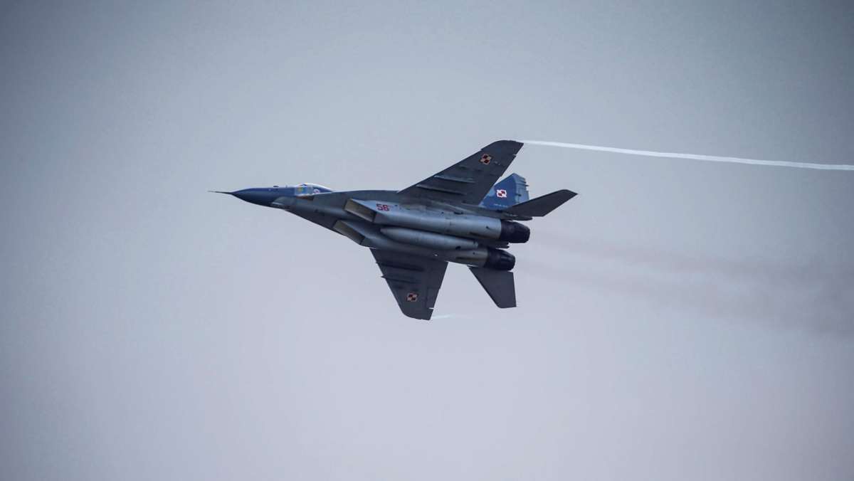 Bundesregierung erteilt Polen Genehmigung: Kampfflugzeuge für die Ukraine: Was bedeutet die Entscheidung?