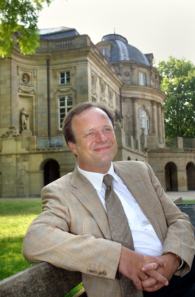 Werner Spec vor dem Schloss Monrepos: Das Foto entstand vor seiner Wahl zum Oberbürgermeister in Ludwigsburg.