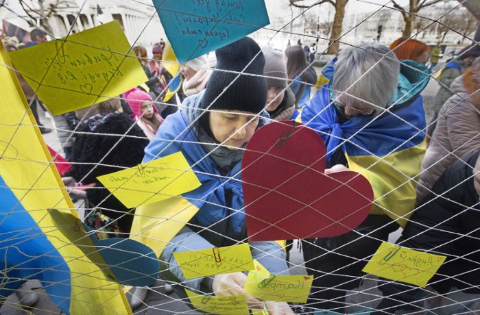 Zum Jahrestag des Kriegsausbruchs: Stuttgart zeigt Solidarität mit ukrainischer Stadt