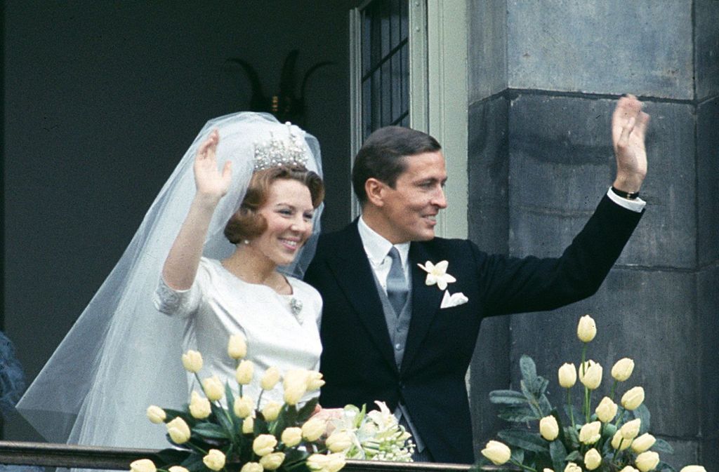Das Brautpaar Beatrix und Prinz Claus am Tag ihrer Hochzeit am 10. März 1966 in Amsterdam