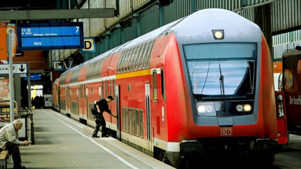  Offenbar zahlt das Land Baden-Württemberg an die Deutsche Bahn jedes Jahr bis zu 140 Millionen Euro überhöhte Zuschüsse für Regionalzüge. Das sagt zumindest eine Studie des Verkehrsclubs Deutschland. 
