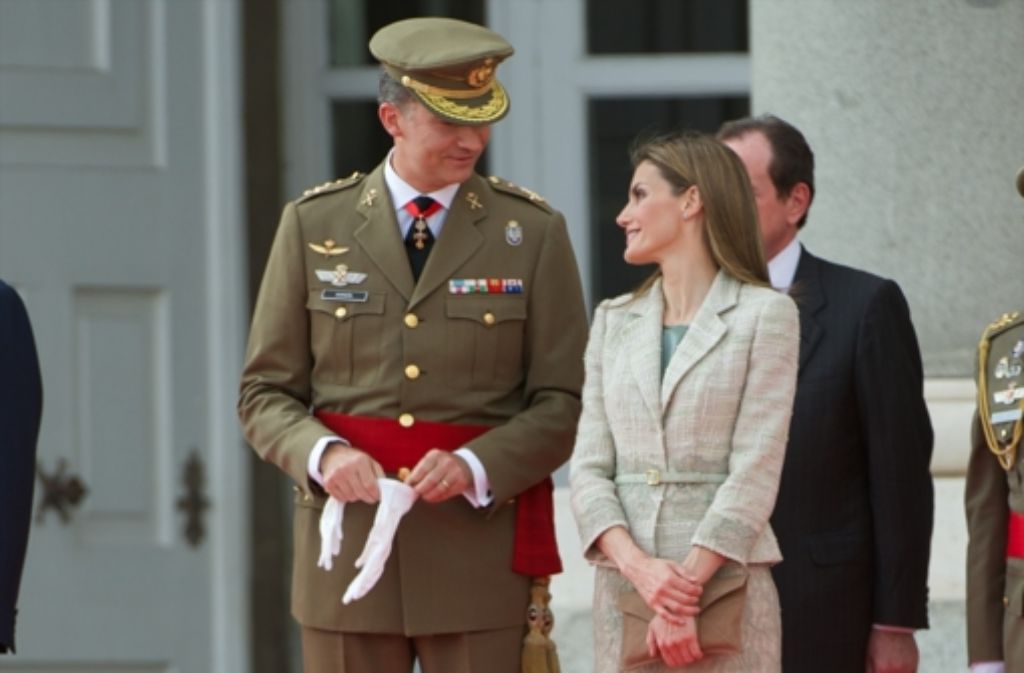 Juni 2014: Letizia und Felipe bei einem Empfang von Armeeangehörigen in Madrid