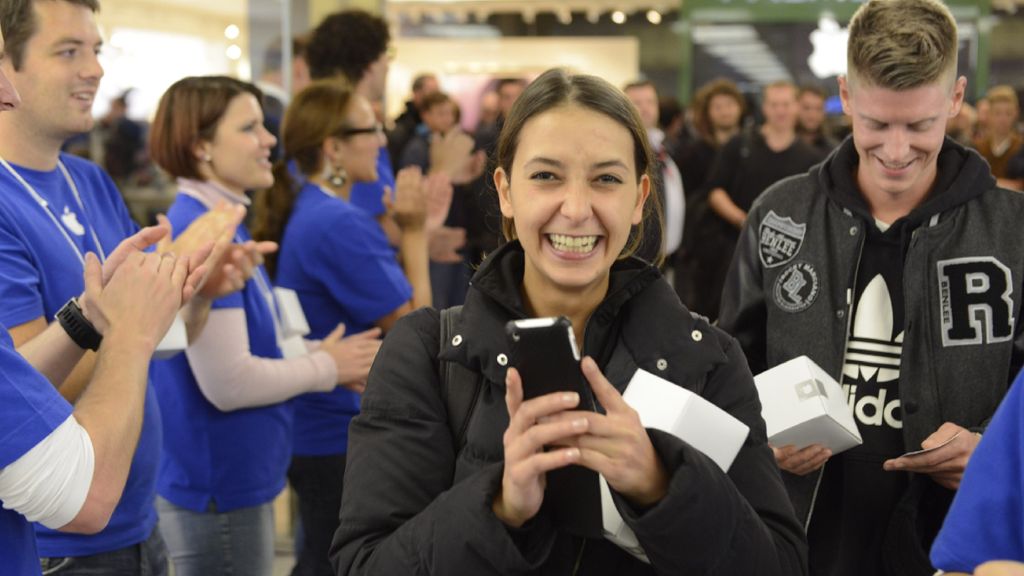 Apple Store in Sindelfingen: Ein neues iPhone zur Eröffnung des Apple Store in Sindelfingen
