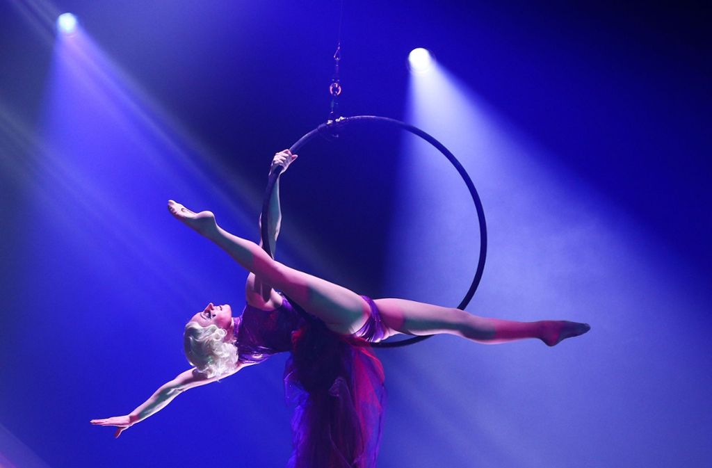 Akrobatik ist ein großer Bestandteil der Bühnenshows der „World of WearableArt“.
