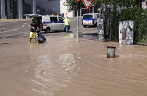 Wasserrohrbruch sorgt für Straßensperrung