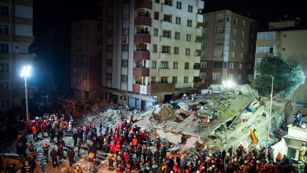 Unglück in Istanbul: Mindestens zehn Tote bei Wohnhaus-Einsturz
