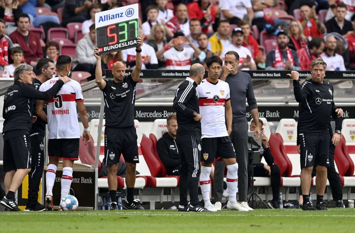 Am vergangenen Samstag nun die Premiere des sechsten Japaners im VfB-Trikot: Weil Konstantinos Mavropanos verletzt raus muss, feiert Hiroki Ito sein Bundesligadebüt beim 2:3 gegen den SC Freiburg.