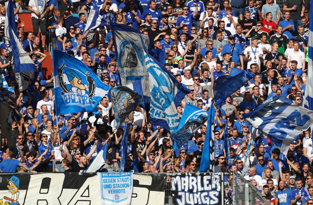 Platz 2 – FC Schalke 04: 155 432 Mitglieder zählen die Königsblauen 18/19 und landen so im Ranking auf dem zweiten Platz. Das bedeutet ein Wachstum zur aktuellen Saison um vier Prozent.