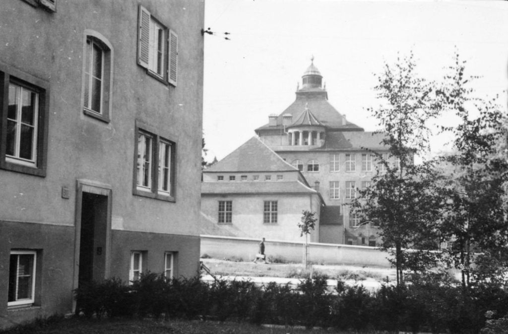 Die Heusteigschule aus Richtung der Cottastraße.