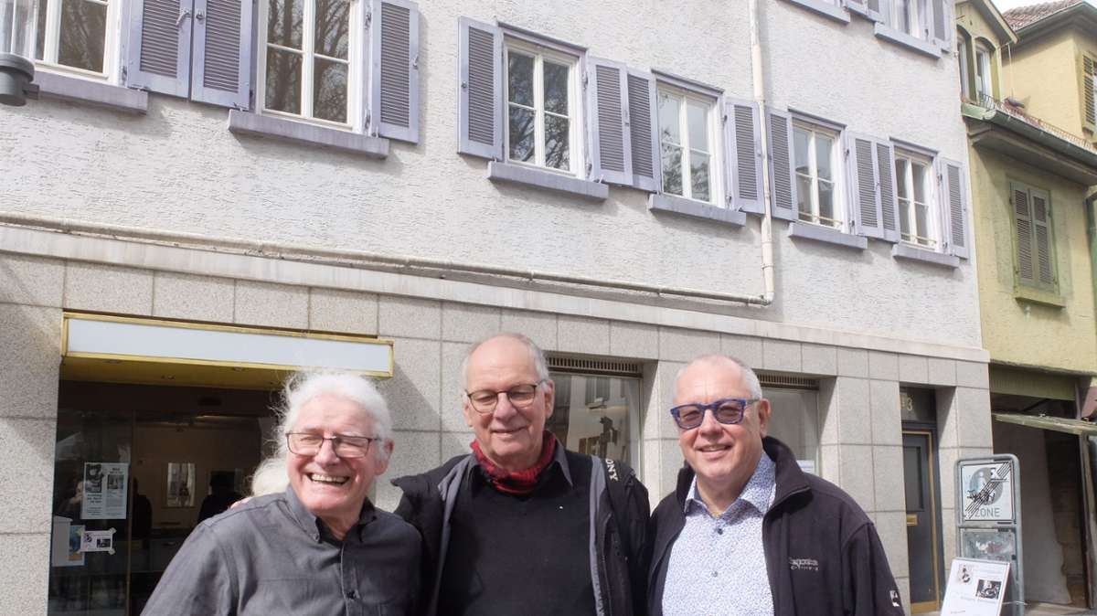 Helmut Faber, Arnold Maiwald und Klaus Reiß (v.li.) vor ihrem neuen Geschäft „Die Schallplatte“ in der Spreuergasse 3 in Bad Cannstatt.